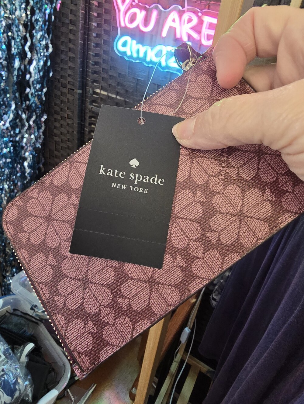 #0629 🧜♀️ NWT KATE SPADE Pink/Burgundy LUCY Flower Wristlet 3.75x6 Zip Closure